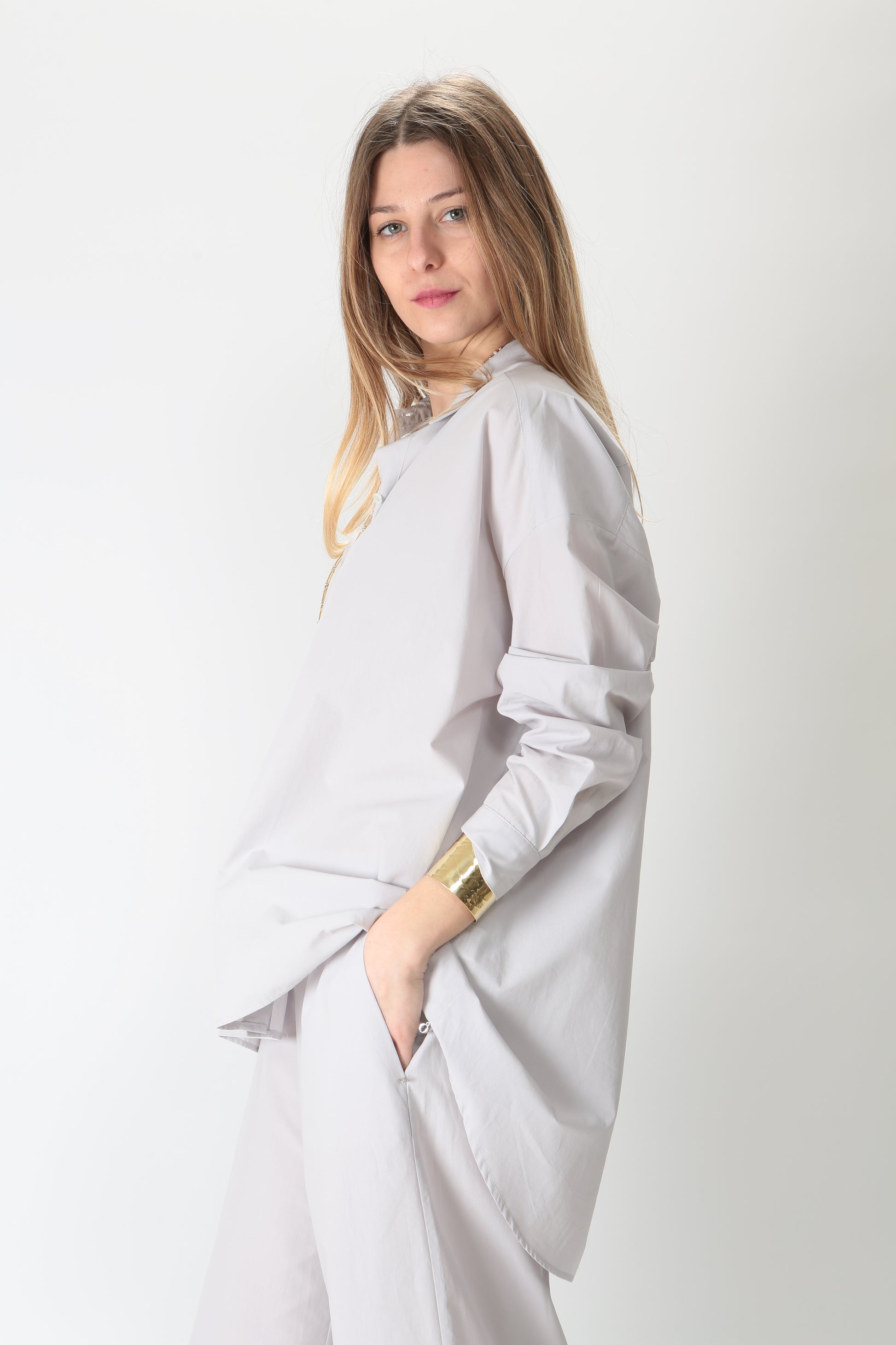 https://admin.shopify.com/store/gulieshop/products/9114938114397#:~:text=Invia-,Ottod%27ame%20Camicia%20in%20cotone%20oversize%20DC4957,-Contenuto%20multimediale%201