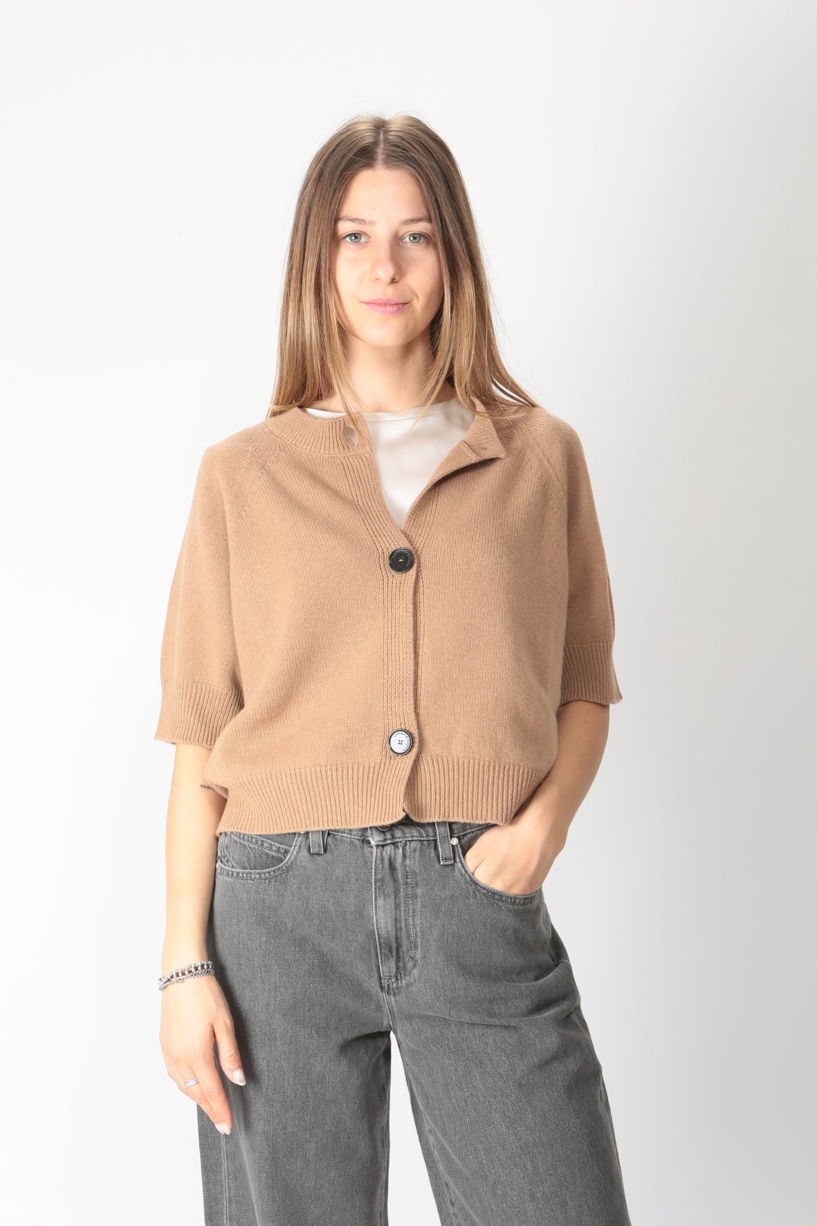 https://www.gulieshop.it/products/l-conti-cardigan-in-cachemire-riciclato-f4wc20-1