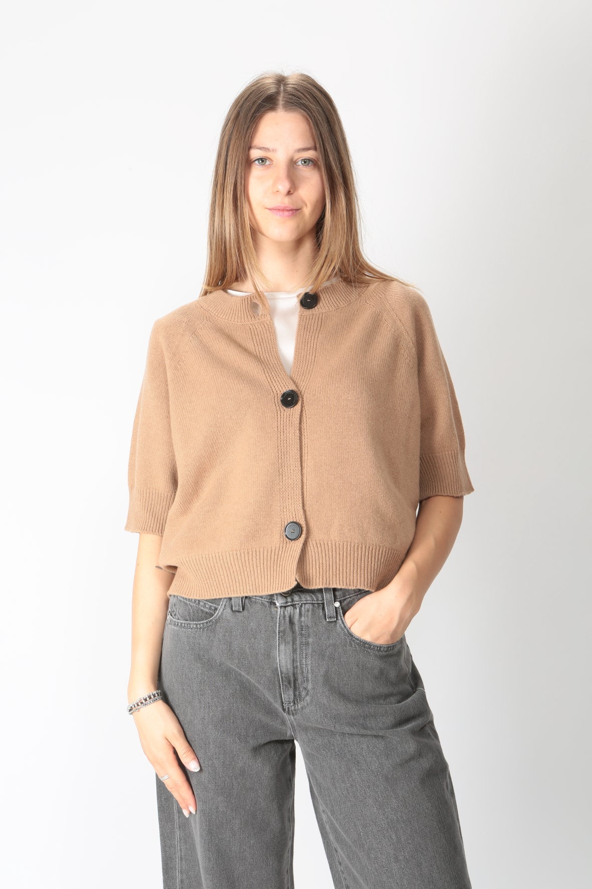 https://www.gulieshop.it/products/l-conti-cardigan-in-cachemire-riciclato-f4wc20-1