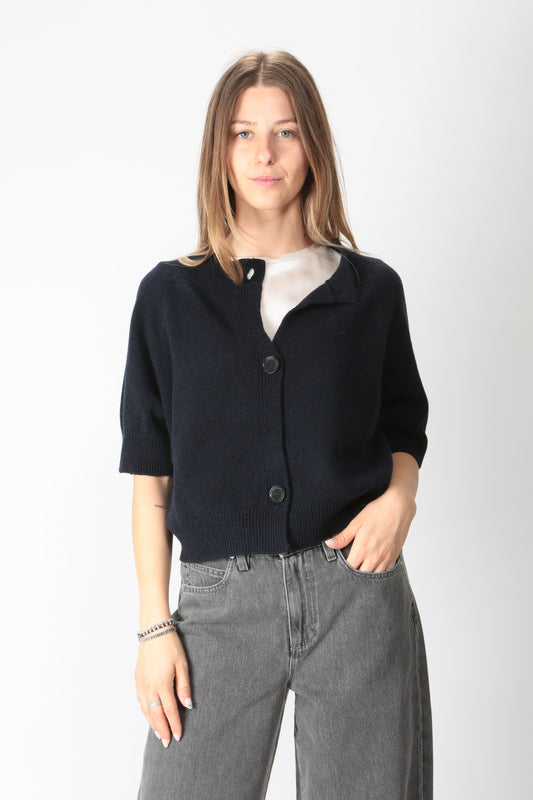 https://admin.shopify.com/store/gulieshop/products/9591071670621#:~:text=https%3A//www.gulieshop.it/products/l%2Dconti%2Dcardigan%2Din%2Dcachemire%2Driciclato%2Df4wc20%2D2