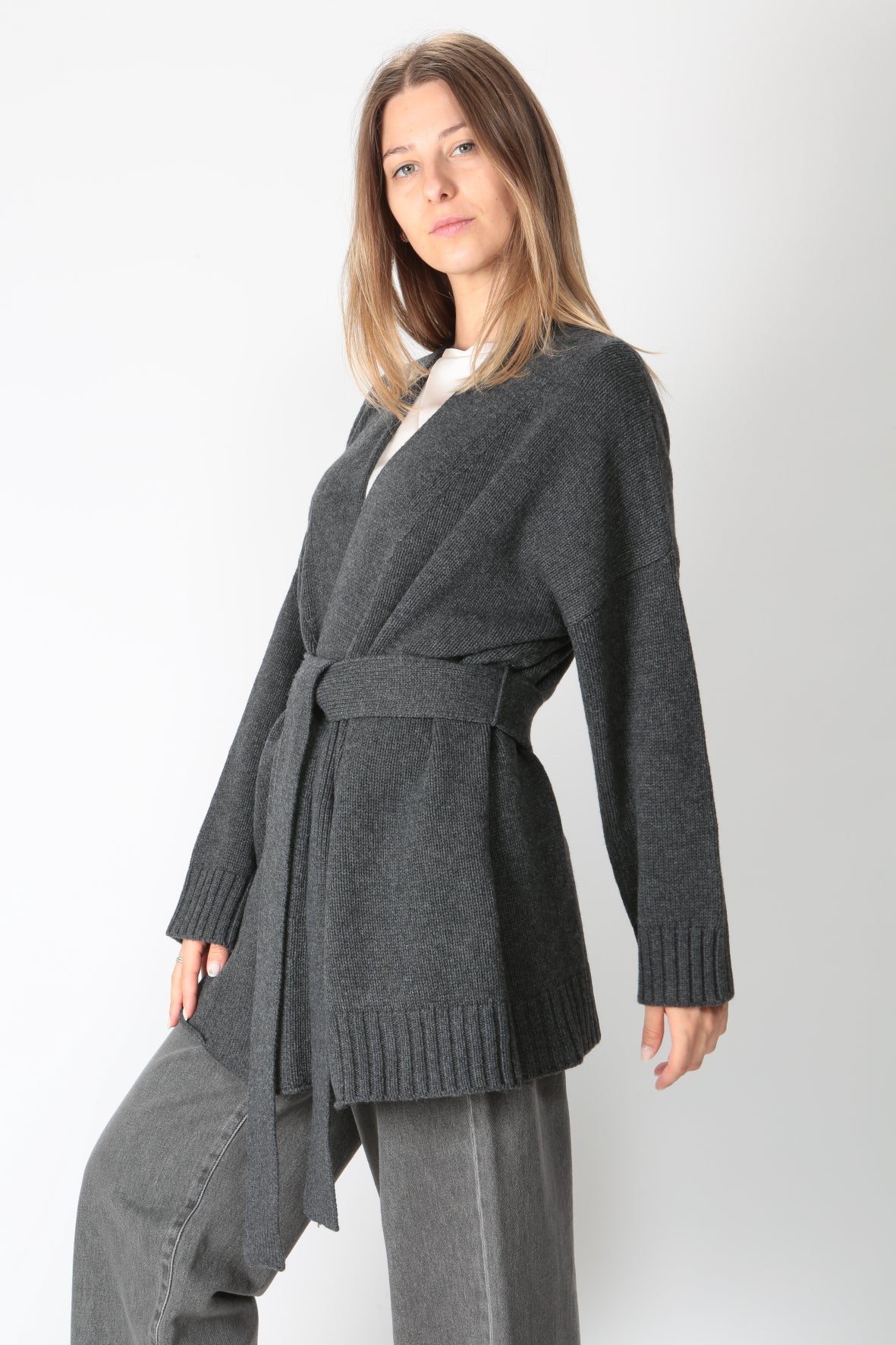 https://www.gulieshop.it/products/l-conti-cardigan-con-cintura-in-cachemire-f4wc26