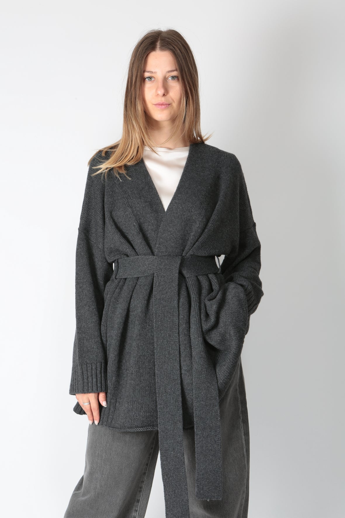 https://www.gulieshop.it/products/l-conti-cardigan-con-cintura-in-cachemire-f4wc26