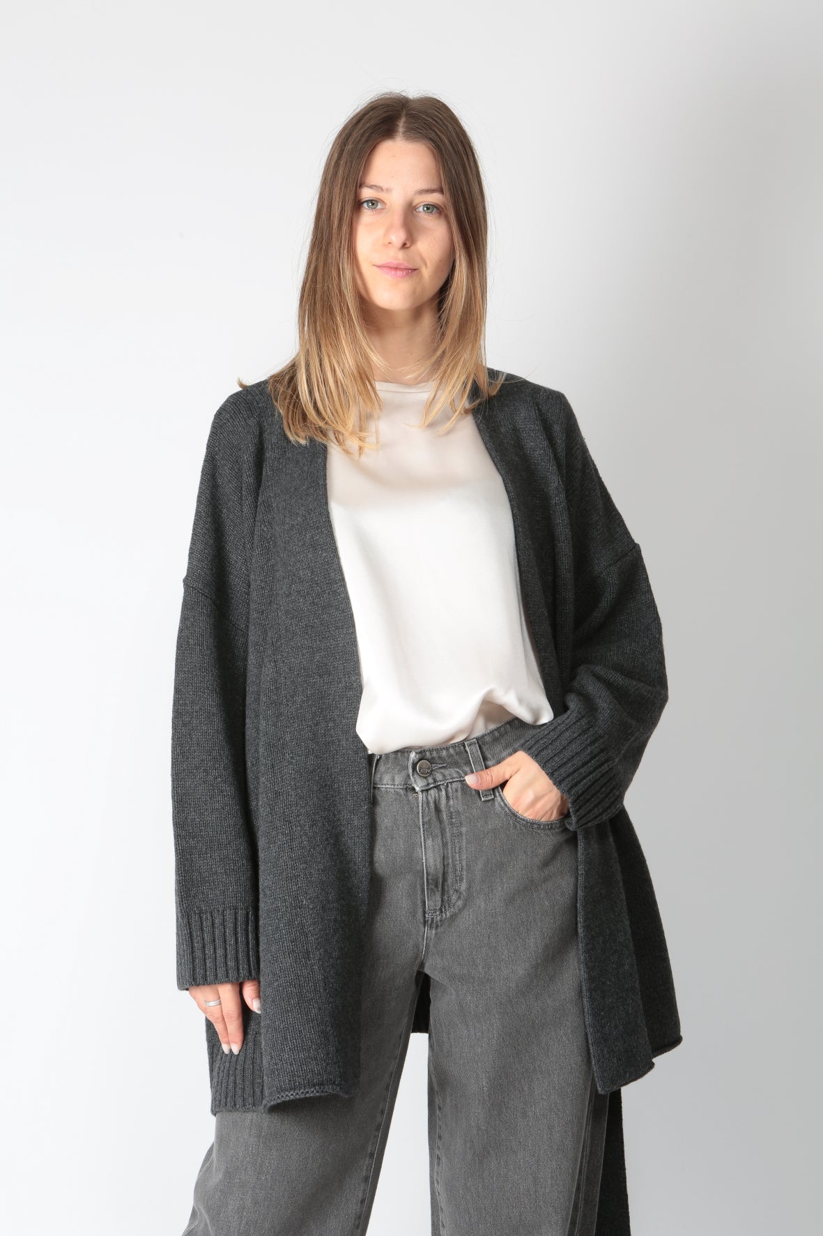 https://www.gulieshop.it/products/l-conti-cardigan-con-cintura-in-cachemire-f4wc26