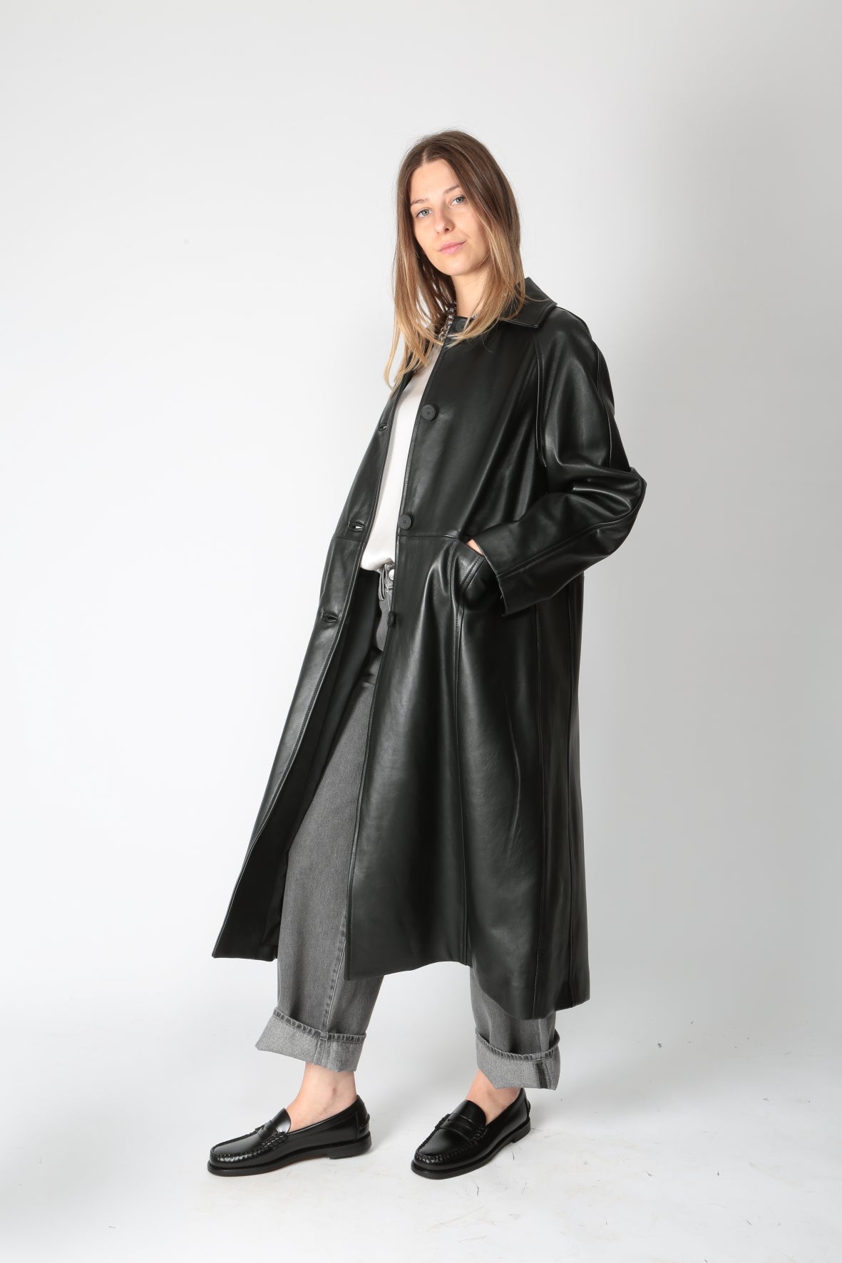 https://admin.shopify.com/store/gulieshop/products/9591071998301#:~:text=https%3A//www.gulieshop.it/products/l%2Dconti%2Dcappotto%2Dmonopetto%2Din%2Dpelle%2Df4wx35