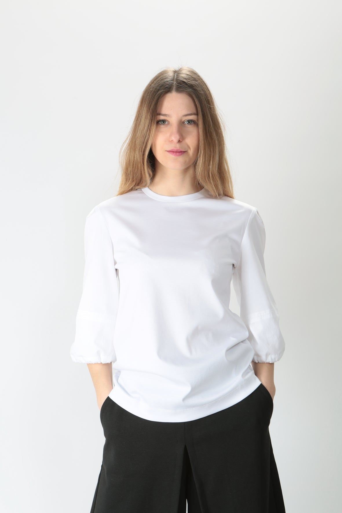 https://admin.shopify.com/store/gulieshop/products/9039432581469#:~:text=Invia-,MaxMara%20Leisure%20T%2Dshirt%20in%20cotone%20e%20modal%20Tebaide,-Contenuto%20multimediale%201