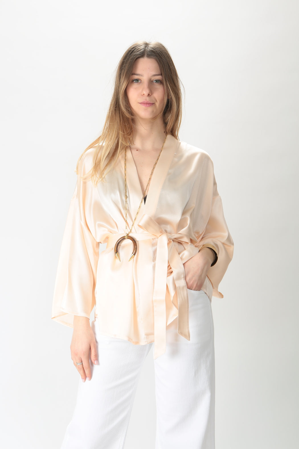 https://admin.shopify.com/store/gulieshop/products/9042479907165#:~:text=Invia-,Camicetta%20Snob%20Kimono%20in%20seta%2041208%20783,-Contenuto%20multimediale%201