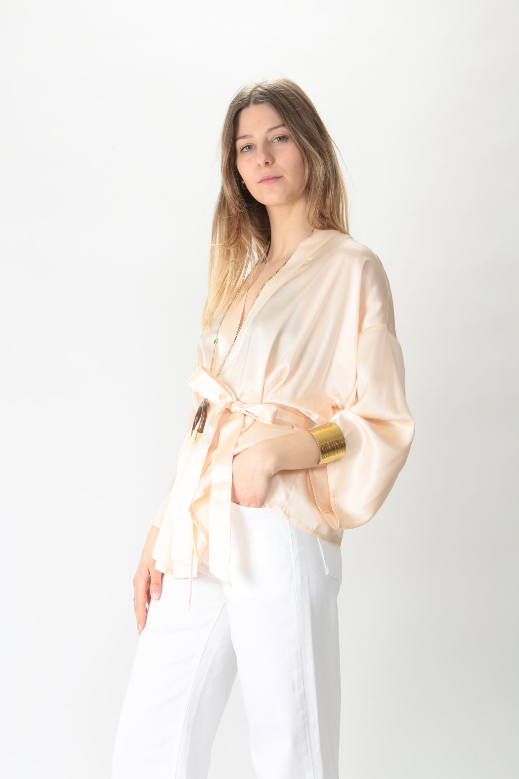 https://admin.shopify.com/store/gulieshop/products/9042479907165#:~:text=Invia-,Camicetta%20Snob%20Kimono%20in%20seta%2041208%20783,-Contenuto%20multimediale%201