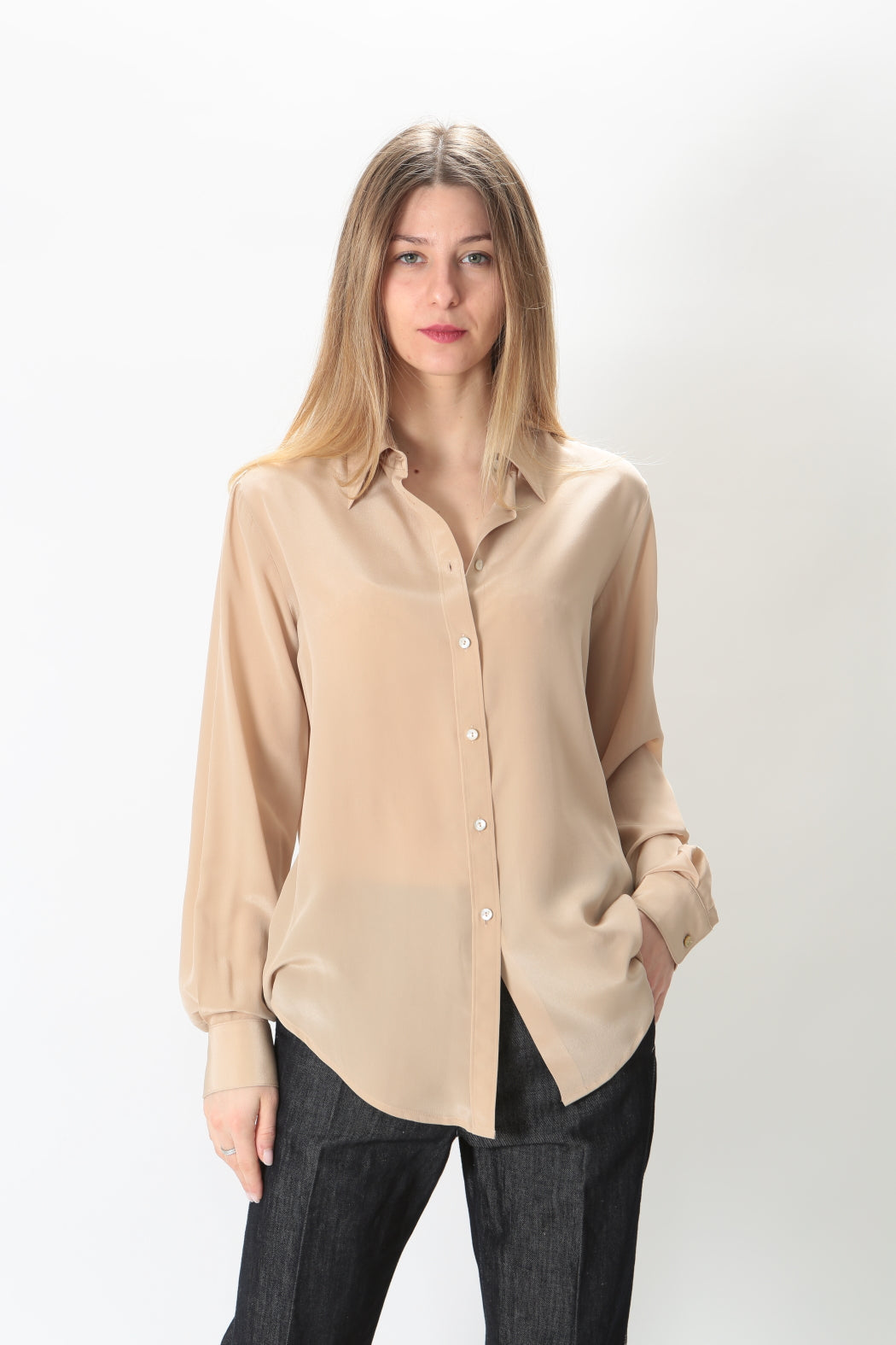 https://admin.shopify.com/store/gulieshop/products/8956379038045#:~:text=Invia-,Camicetta%20Snob%20Camicia%20in%20seta%20oversize%2031205%20648,-Contenuto%20multimediale%201